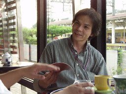 聊天表情2002-10-12咖啡廳攝影拍照2000年至2003年橘園經營時期台中20號倉庫藝術特區藝術村
