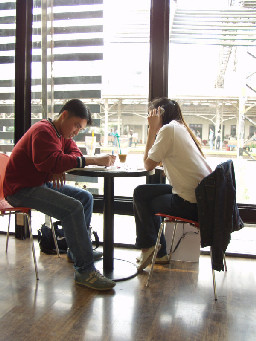 聊天表情與台中火車站月台2002-03-10咖啡廳攝影拍照2000年至2003年橘園經營時期台中20號倉庫藝術特區藝術村