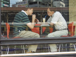 聊天表情與台中火車站月台2002-09-15咖啡廳攝影拍照2000年至2003年橘園經營時期台中20號倉庫藝術特區藝術村