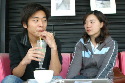 聊天表情(1)2005-11-20咖啡廳攝影拍照2003年至2006年加崙工作室(大開劇團)時期台中20號倉庫藝術特區藝術村
