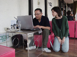聊天表情(3)2005-11-05咖啡廳攝影拍照2003年至2006年加崙工作室(大開劇團)時期台中20號倉庫藝術特區藝術村