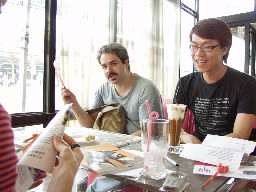 聊天表情(4)2005-11-05咖啡廳攝影拍照2003年至2006年加崙工作室(大開劇團)時期台中20號倉庫藝術特區藝術村