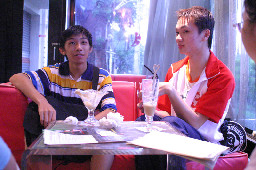 聊天表情(5)2005-09-25咖啡廳攝影拍照2003年至2006年加崙工作室(大開劇團)時期台中20號倉庫藝術特區藝術村