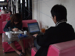 聊天表情2006-03-26咖啡廳攝影拍照2003年至2006年加崙工作室(大開劇團)時期台中20號倉庫藝術特區藝術村