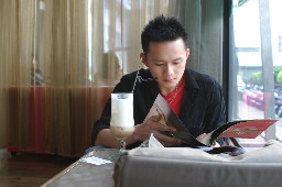 陳柯煒2005-04-03咖啡廳攝影拍照2003年至2006年加崙工作室(大開劇團)時期台中20號倉庫藝術特區藝術村