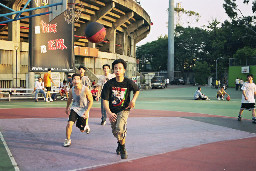 假日籃球場夏天的籃球場(台中體育場)台灣體育運動大學運動攝影