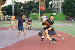 假日籃球場夏天的籃球場(台中體育場)台灣體育運動大學運動攝影