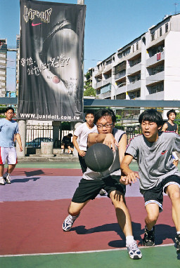 假日籃球場夏天的籃球場(台中體育場)台灣體育運動大學運動攝影