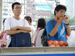 月台交談旅客2007台中火車站台灣鐵路旅遊攝影