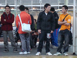 月台交談旅客2009台中火車站台灣鐵路旅遊攝影