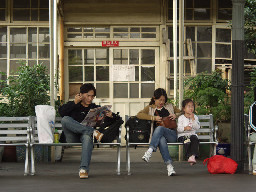 月台旅客2006台中火車站台灣鐵路旅遊攝影
