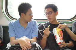 交談旅客(1)2005-04-23街拍帥哥台灣鐵路旅遊攝影