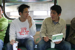 交談旅客2005-04-05街拍帥哥台灣鐵路旅遊攝影