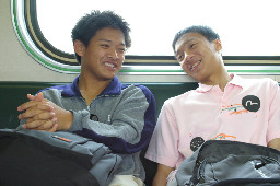 交談的旅客(2)2005-04-10街拍帥哥台灣鐵路旅遊攝影