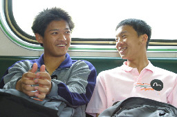 交談的旅客(2)2005-04-10街拍帥哥台灣鐵路旅遊攝影