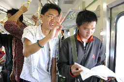 交談的旅客2004-10-03街拍帥哥台灣鐵路旅遊攝影