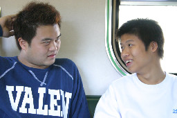 交談的旅客2004-10-31街拍帥哥台灣鐵路旅遊攝影