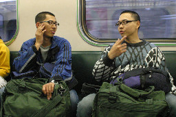 返家的阿兵哥2005-02-10街拍帥哥台灣鐵路旅遊攝影