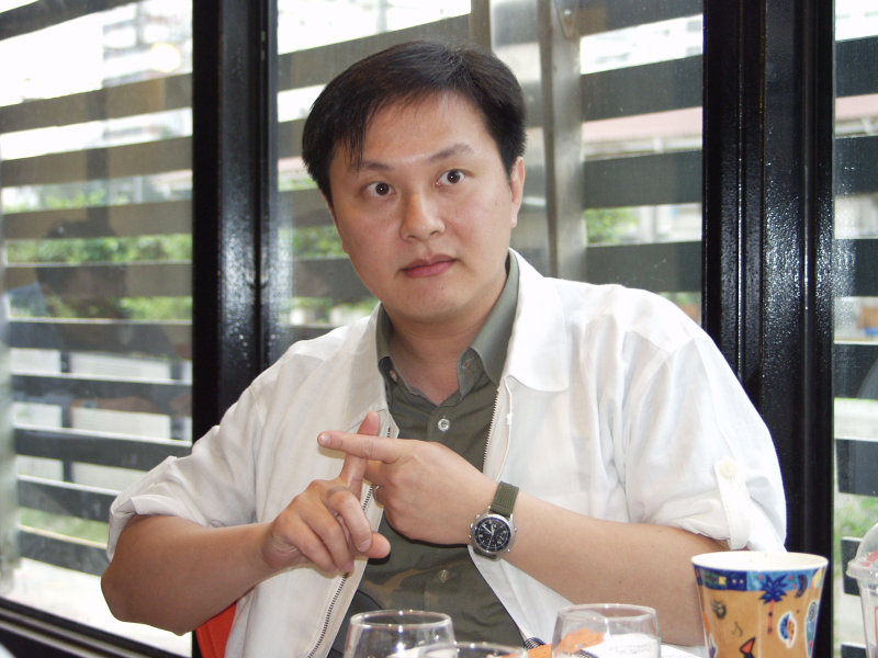 人物訪談2002-04-13咖啡廳攝影拍照2000年至2003年橘園經營時期台中20號倉庫藝術特區藝術村