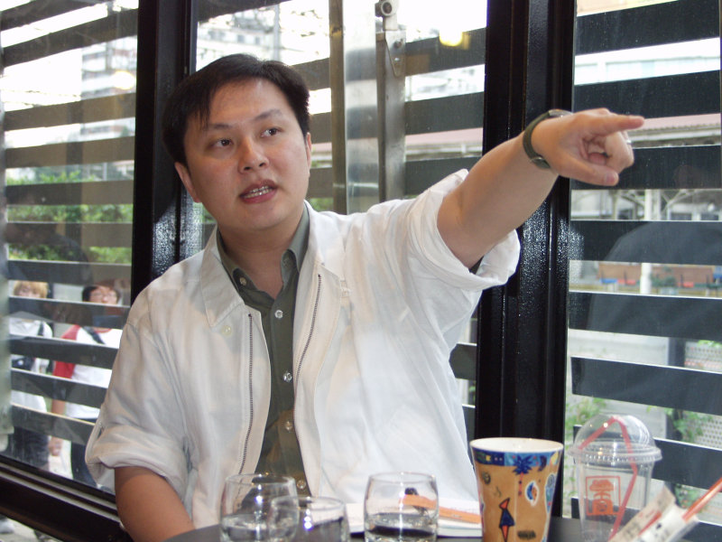 人物訪談2002-04-13咖啡廳攝影拍照2000年至2003年橘園經營時期台中20號倉庫藝術特區藝術村