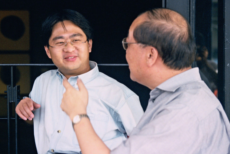 台中20號倉庫藝術村2000年至2003年橘園經營時期咖啡廳人物速寫對話系列劉順仁教授