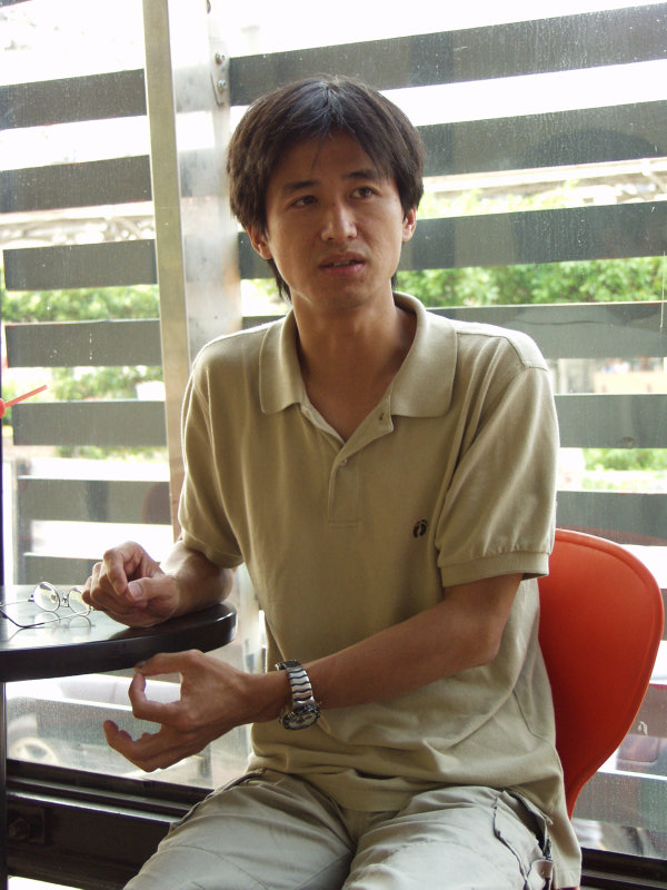 台中20號倉庫藝術村2000年至2003年橘園經營時期咖啡廳人物速寫藝術家的對話-許淑暖2002-10-13