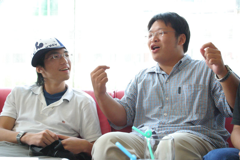 台中20號倉庫藝術村2003年至2006年加崙工作室(大開劇團)時期咖啡廳人物速寫大學迎新2005-09-04