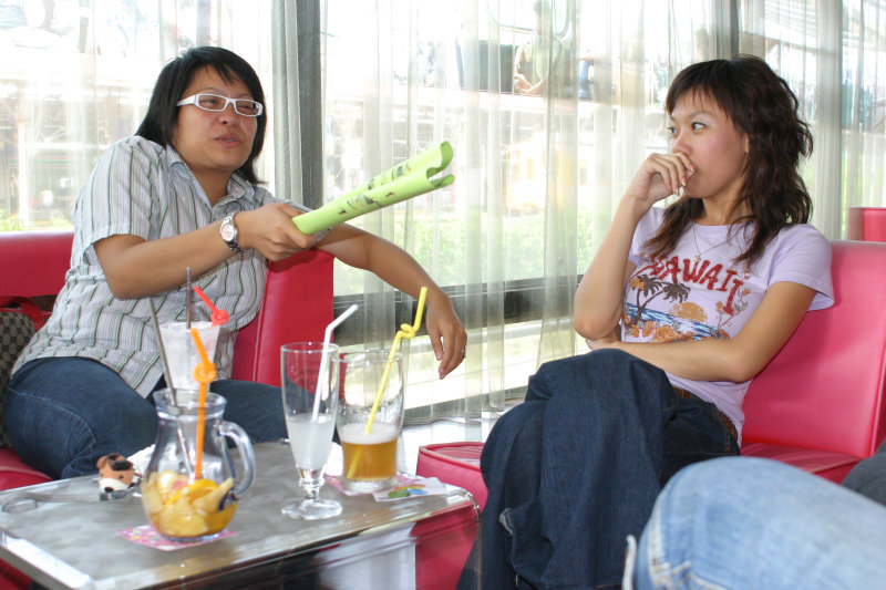 台中20號倉庫藝術村2003年至2006年加崙工作室(大開劇團)時期咖啡廳人物速寫大學迎新2005-09-04