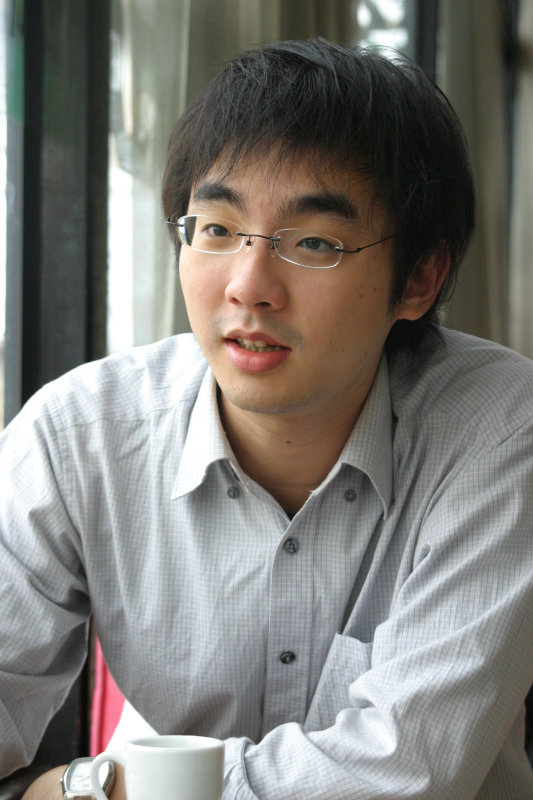 台中20號倉庫藝術村2003年至2006年加崙工作室(大開劇團)時期咖啡廳人物速寫對話人物(1)2005-12-25