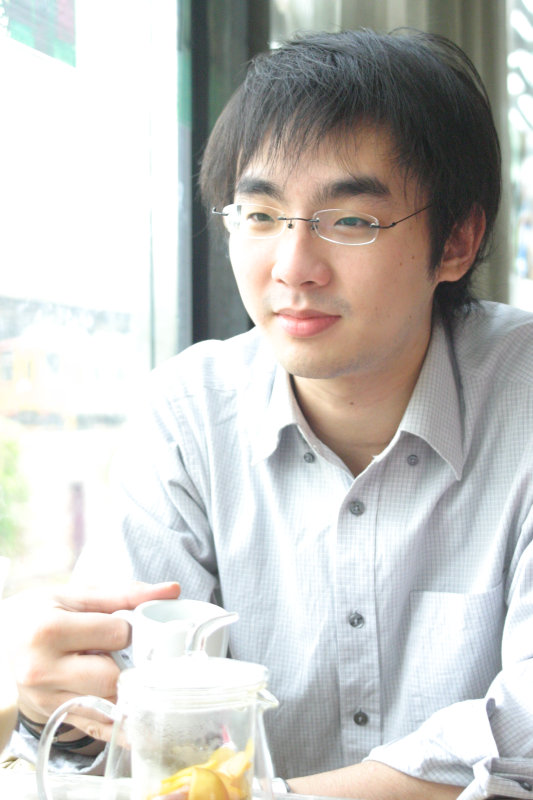 台中20號倉庫藝術村2003年至2006年加崙工作室(大開劇團)時期咖啡廳人物速寫對話人物(1)2005-12-25