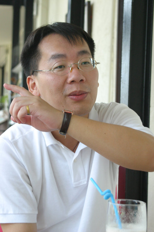 台中20號倉庫藝術村2003年至2006年加崙工作室(大開劇團)時期咖啡廳人物速寫對話人物(2)2005-09-25