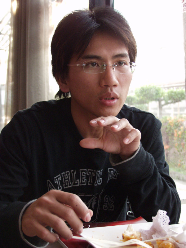 台中20號倉庫藝術村2003年至2006年加崙工作室(大開劇團)時期咖啡廳人物速寫對話人物(2)2006-03-05