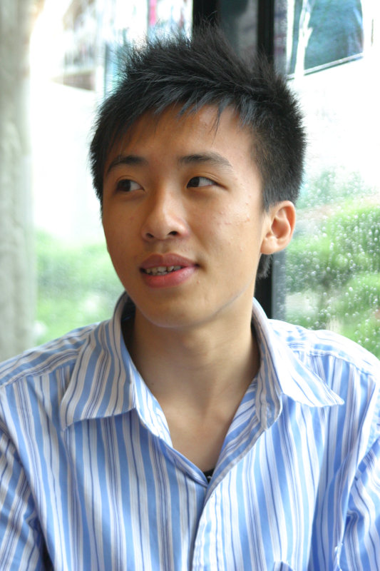 台中20號倉庫藝術村2003年至2006年加崙工作室(大開劇團)時期咖啡廳人物速寫對話人物2005-05-14(2)