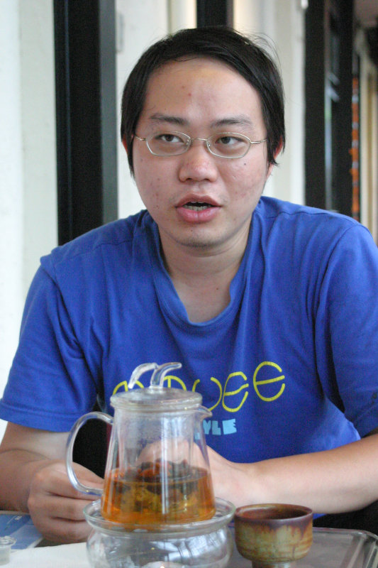 台中20號倉庫藝術村2003年至2006年加崙工作室(大開劇團)時期咖啡廳人物速寫對話人物2005-07-17