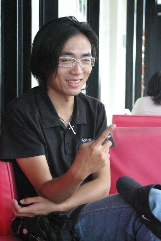 台中20號倉庫藝術村2003年至2006年加崙工作室(大開劇團)時期咖啡廳人物速寫對話人物2005-10-09