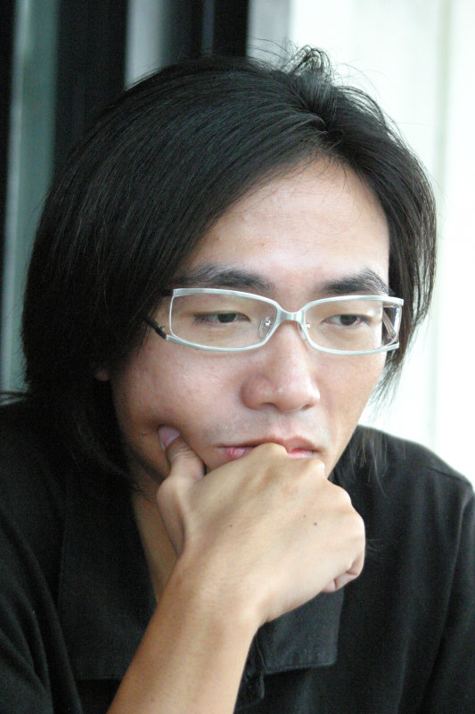 台中20號倉庫藝術村2003年至2006年加崙工作室(大開劇團)時期咖啡廳人物速寫對話人物2005-10-09