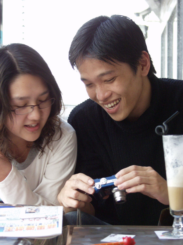台中20號倉庫藝術村2003年至2006年加崙工作室(大開劇團)時期咖啡廳人物速寫對話人物2006-02-25