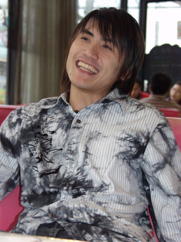 台中20號倉庫藝術村2003年至2006年加崙工作室(大開劇團)時期咖啡廳人物速寫對話人物2006-03-12