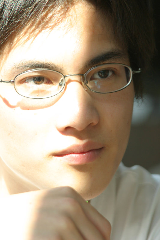 台中20號倉庫藝術村2003年至2006年加崙工作室(大開劇團)時期咖啡廳人物速寫森評(2)2005-05-29