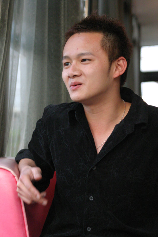 台中20號倉庫藝術村2003年至2006年加崙工作室(大開劇團)時期咖啡廳人物速寫陳柯煒2006-02-03
