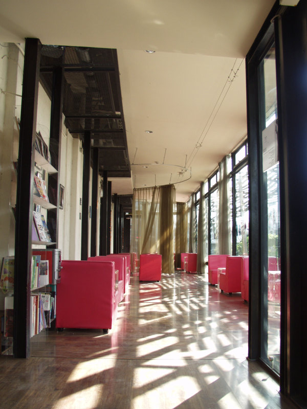 台中20號倉庫藝術村2003年至2006年加崙工作室(大開劇團)時期咖啡廳夕陽景緻