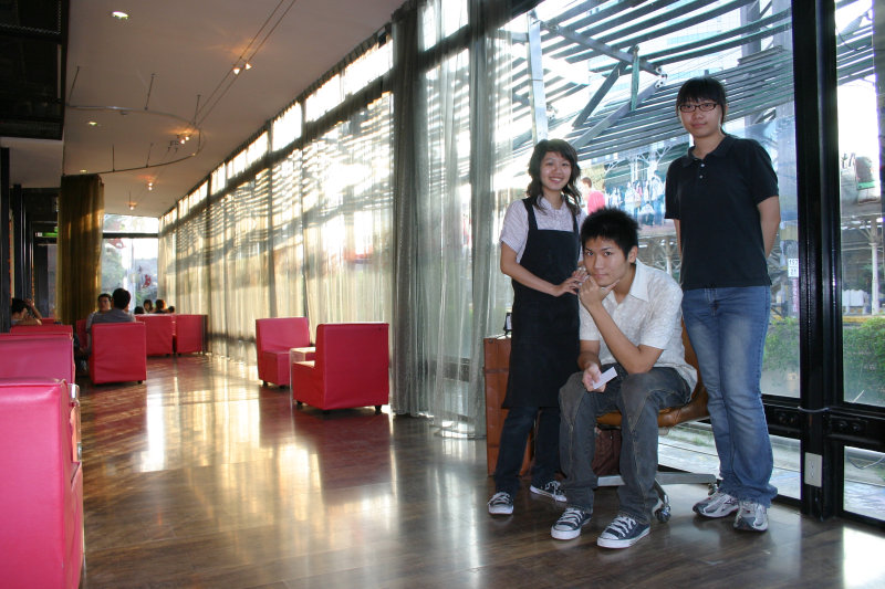 台中20號倉庫藝術村2003年至2006年加崙工作室(大開劇團)時期咖啡廳工讀生