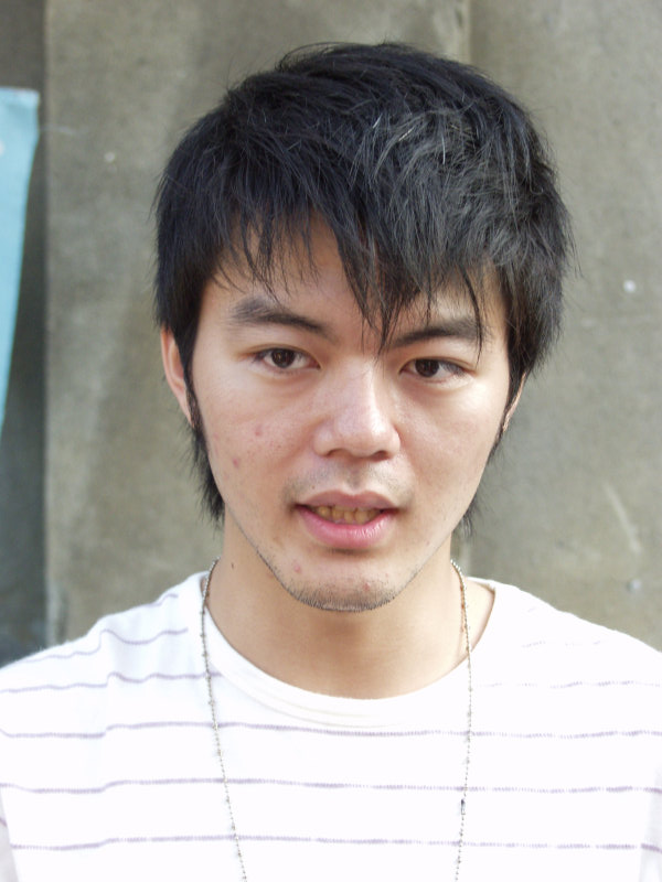 台中20號倉庫藝術村2006-2009年橘園經營時期創意市集人物側躺的8號行星育誌20061125
