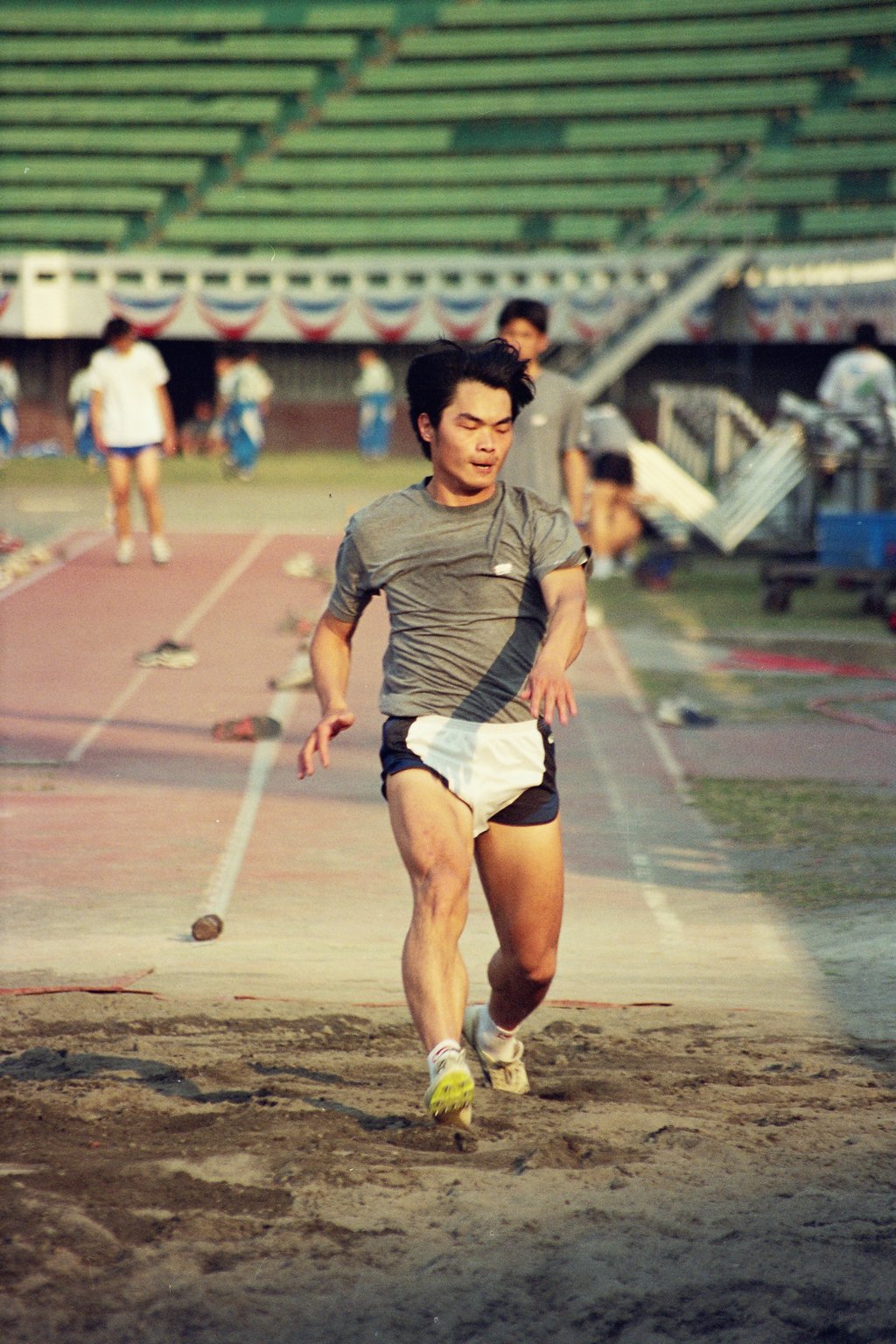 底片影像台中田徑場跳遠訓練