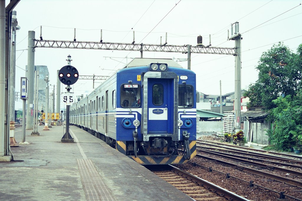 底片影像員林火車站電車