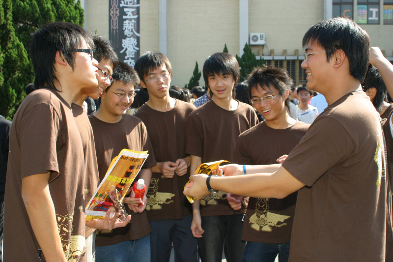 校園趣聞台中一中元旦園遊會2006-01-01