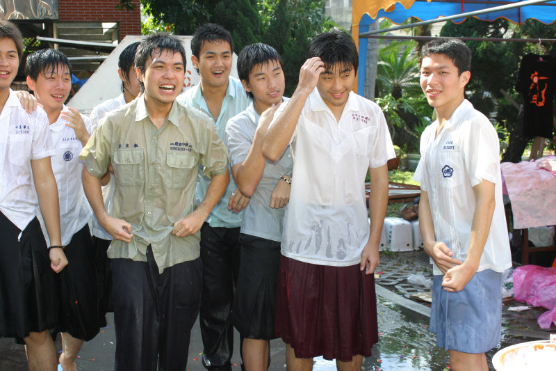 校園趣聞台中一中元旦園遊會2006-01-01