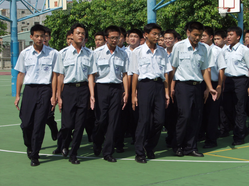 網路同學會嶺東中學-嶺東工商軍歌比賽20020920