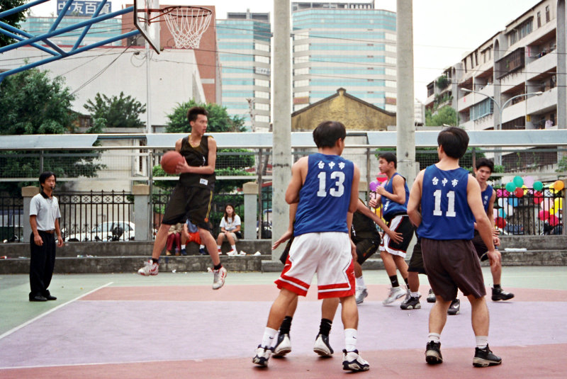 運動攝影夏天的籃球場(台中體育場)激鬥籃球系列5(假日籃球賽)