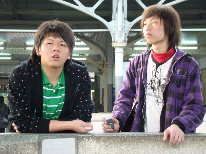 鐵道人文台中火車站月台交談旅客2008